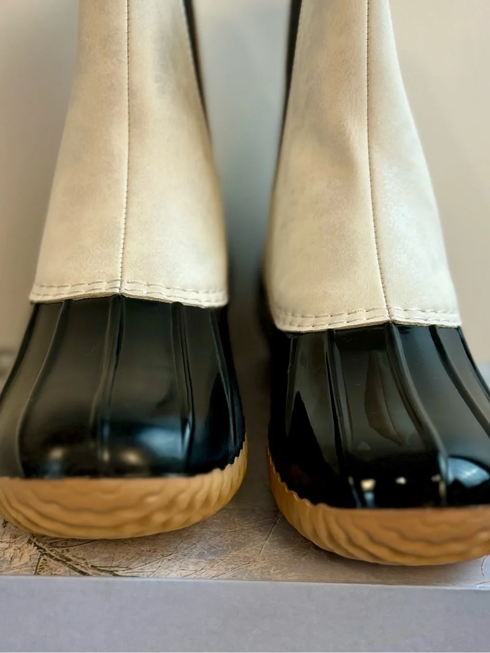 New Kathemoi Womens Black and Ivory Waterproof Slip On Duck Boots / Size 8